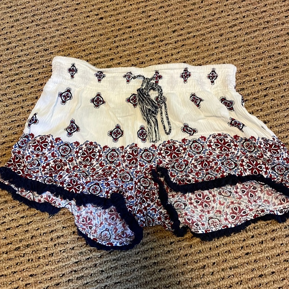 flowy shorts, size small, brand: no boundaries